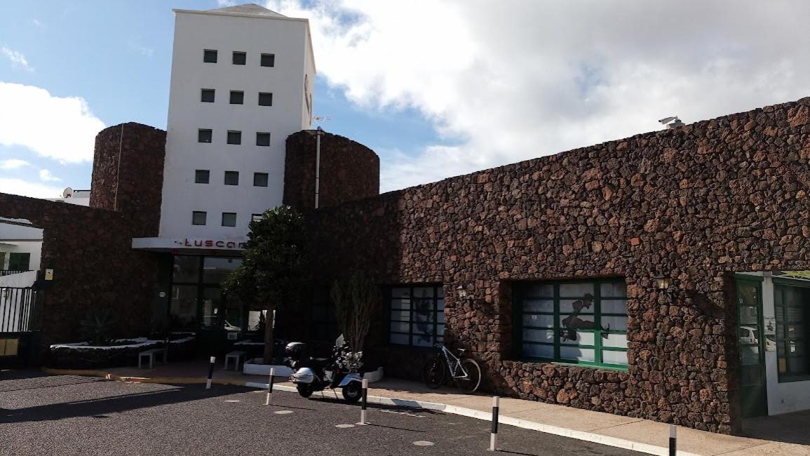 Tuscan Apartment Mit Meerblick Und Terrasse Costa Teguise Buitenkant foto