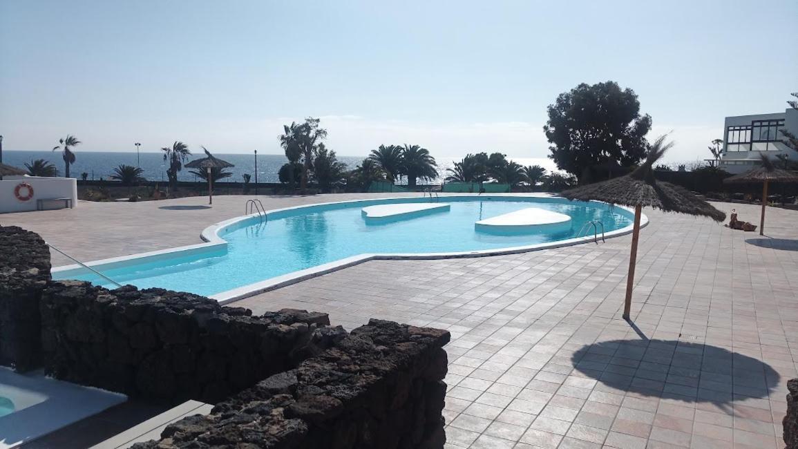 Tuscan Apartment Mit Meerblick Und Terrasse Costa Teguise Buitenkant foto
